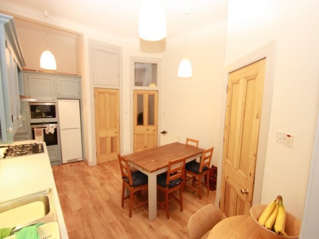  Image of 2 bedroom Flat to rent in Fountainhall Road Edinburgh EH9 at Edinburgh, EH9 2NN