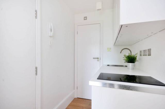  Image of Studio flat to rent in Fountayne Road London N16 at Fountayne Road  Hackney, N16 7DT