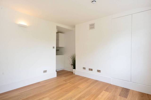  Image of Studio flat to rent in Fountayne Road London N16 at Fountayne Road  Hackney, N16 7DT