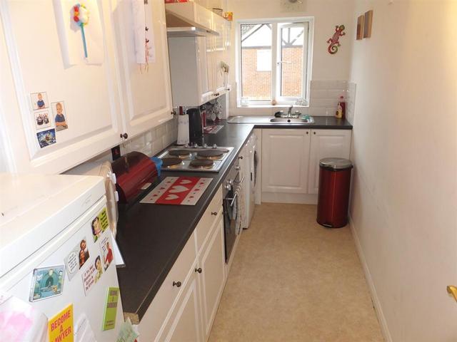  Image of 2 bedroom Flat to rent in Foxglove Way Wallington SM6 at Hackbridge Surrey Beddington, SM6 7JJ
