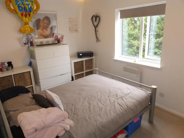  Image of 2 bedroom Flat to rent in Foxglove Way Wallington SM6 at Hackbridge Surrey Beddington, SM6 7JJ