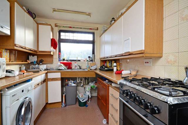  Image of 4 bedroom Bungalow for sale in Franklin Street London N15 at Franklin Street  Stamford Hill, N15 6QH