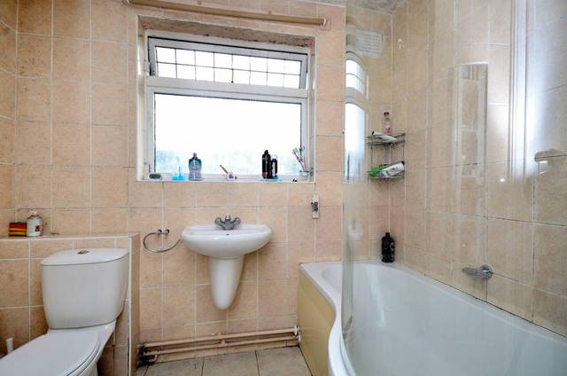  Image of 4 bedroom Bungalow for sale in Franklin Street London N15 at Franklin Street  Stamford Hill, N15 6QH