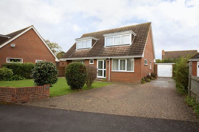  Image of 4 bedroom Detached house for sale in Fraser Gardens Southbourne Emsworth PO10 at Fraser Gardens  Southbourne, PO10 8PY