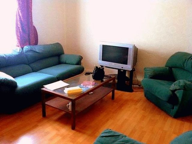  Image of 3 bedroom Terraced house to rent in Frays Waye Cowley Uxbridge UB8 at Frays Waye  Uxbridge, UB8 2RJ