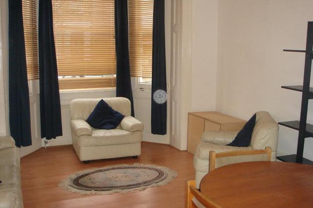  Image of 2 bedroom Flat to rent in Frithville Gardens London W12 at Shepherds Bush  London, W12 7JG