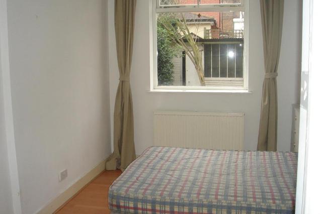  Image of 2 bedroom Flat to rent in Frithville Gardens London W12 at Shepherds Bush  London, W12 7JG