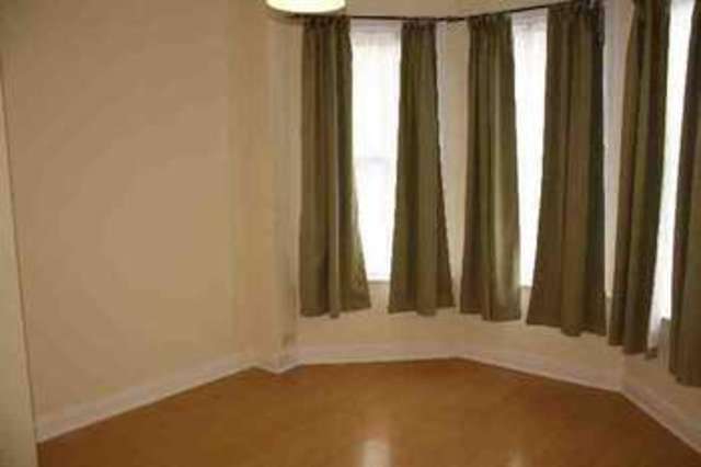  Image of 2 bedroom Property to rent in Frobisher Road London N8 at Frobisher Road London London, N8 0QT