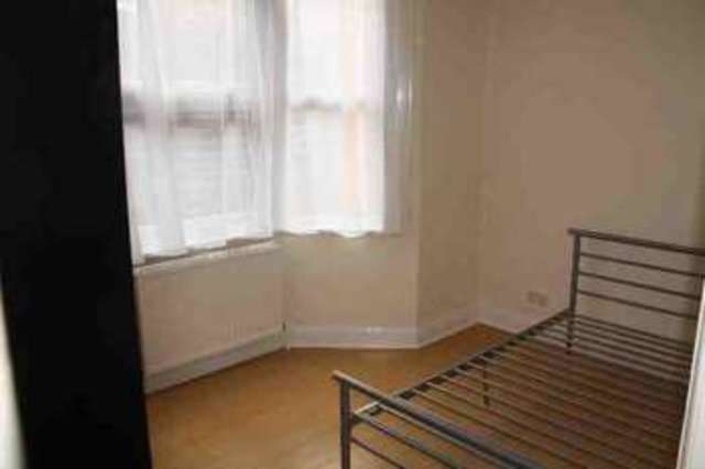  Image of 2 bedroom Property to rent in Frobisher Road London N8 at Frobisher Road London London, N8 0QT