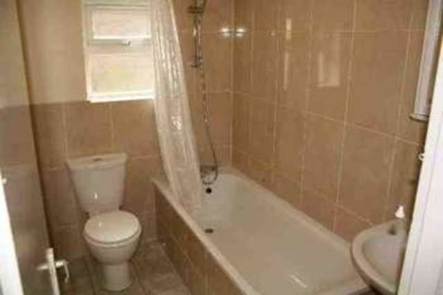  Image of 2 bedroom Property to rent in Frobisher Road London N8 at Frobisher Road London London, N8 0QT