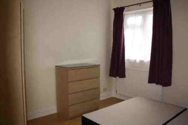  Image of 2 bedroom Property to rent in Frobisher Road London N8 at Frobisher Road London London, N8 0QT