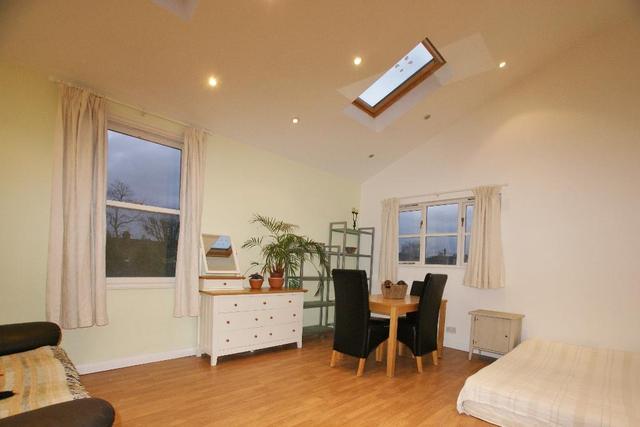 Image of 1 bedroom Studio flat to rent in Fulham Palace Road London SW6 at Fulham, SW6 6HX