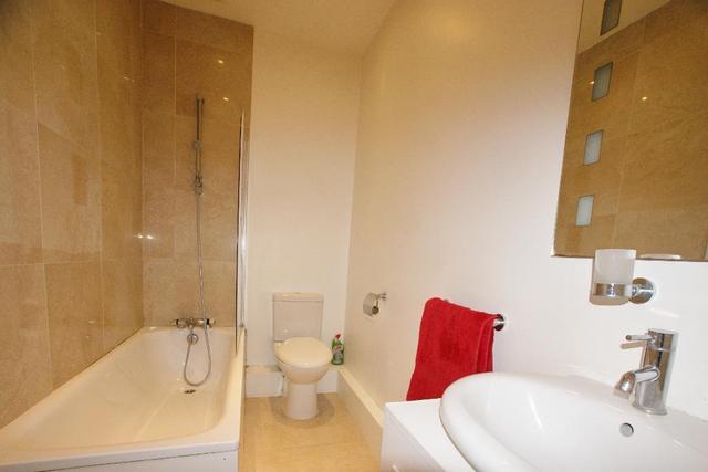  Image of 1 bedroom Studio flat to rent in Fulham Palace Road London SW6 at Fulham, SW6 6HX