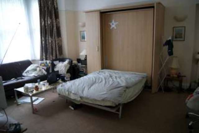  Image of Flat to rent in Fulham Palace Road London SW6 at London, SW6 6HP
