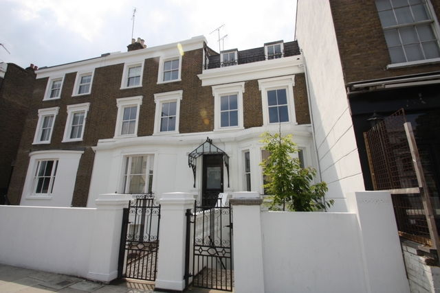  Image of 3 bedroom Flat to rent in Fulham Road London SW6 at Fulham Road  London, SW6 1HH