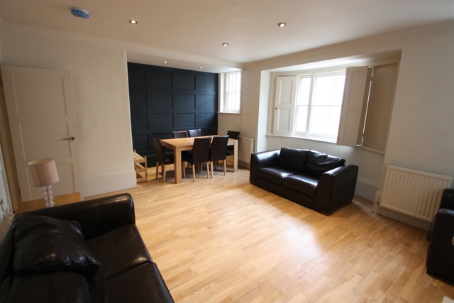  Image of 3 bedroom Flat to rent in Fulham Road London SW6 at Fulham Road  London, SW6 1HH