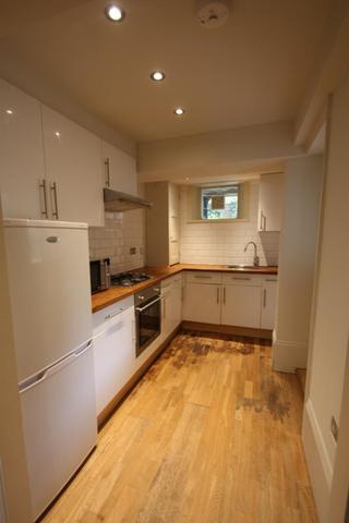  Image of 3 bedroom Flat to rent in Fulham Road London SW6 at Fulham Road  London, SW6 1HH