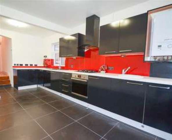 Image of 1 bedroom Apartment to rent in Gap Road London SW19 at Haydons Road, SW19 8JG