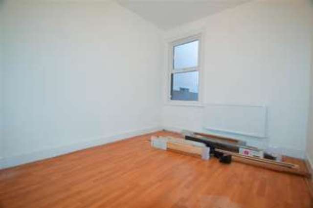  Image of 1 bedroom Apartment to rent in Gap Road London SW19 at Haydons Road, SW19 8JG