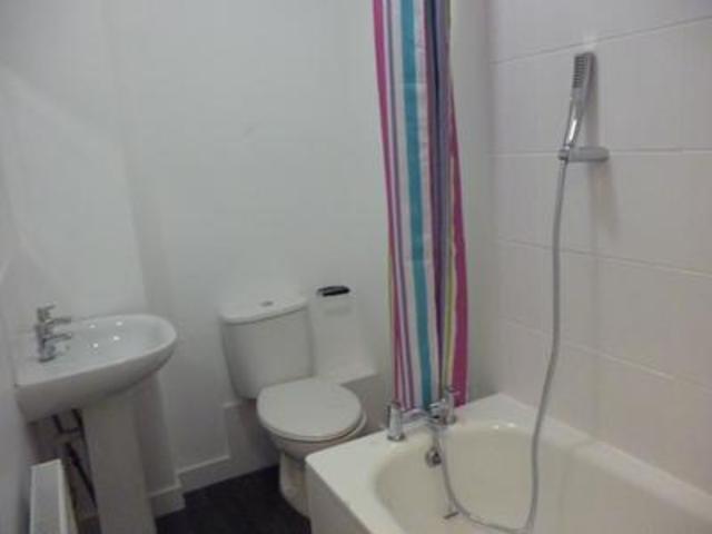  Image of 3 bedroom Flat to rent in Garland Place Dundee DD3 at Dundee  Dundee, DD3 6HE