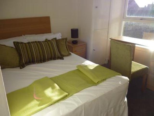  Image of 3 bedroom Flat to rent in Garland Place Dundee DD3 at Dundee  Dundee, DD3 6HE