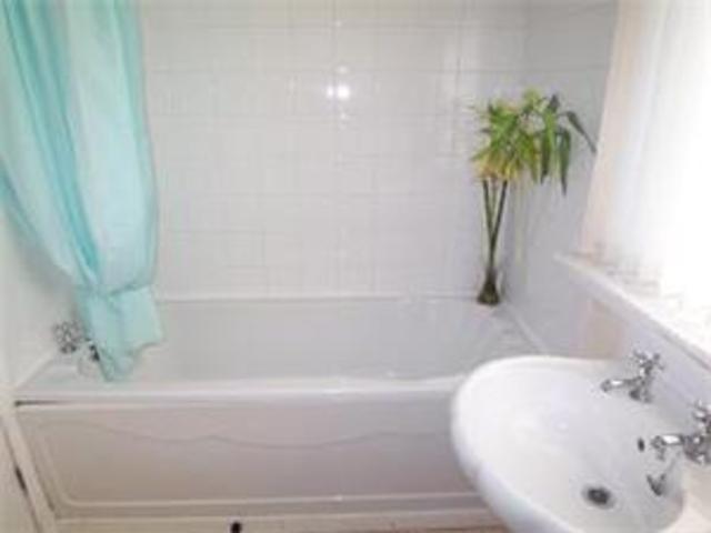  Image of 3 bedroom Flat to rent in Garry Drive Paisley PA2 at Paisley Renfrewshire Renfrewshire, PA2 9BX