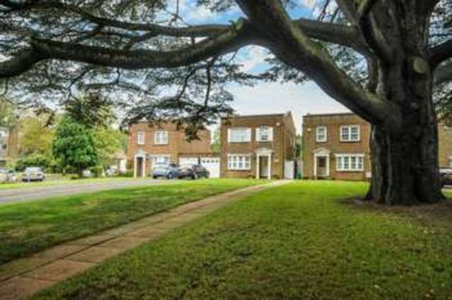  Image of 3 bedroom Detached house for sale in Gateway Close Northwood HA6 at Northwood, HA6 2RW