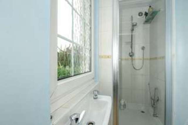  Image of 3 bedroom Detached house for sale in Gateway Close Northwood HA6 at Northwood, HA6 2RW