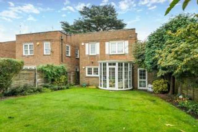  Image of 3 bedroom Detached house for sale in Gateway Close Northwood HA6 at Northwood, HA6 2RW