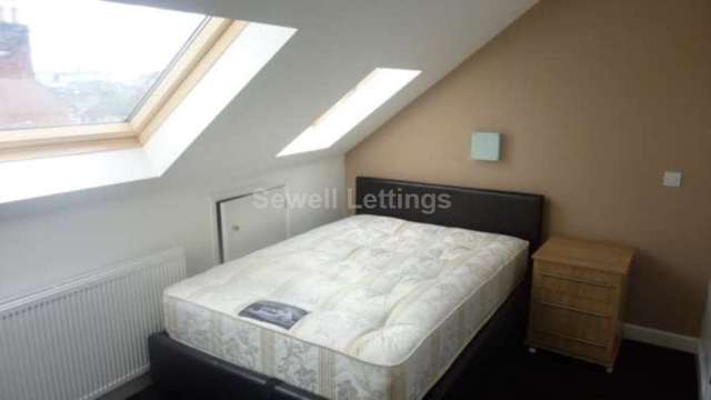  Image of 1 bedroom House Share to rent in George Street Reading RG1 at George Street  Reading, RG1 7NT
