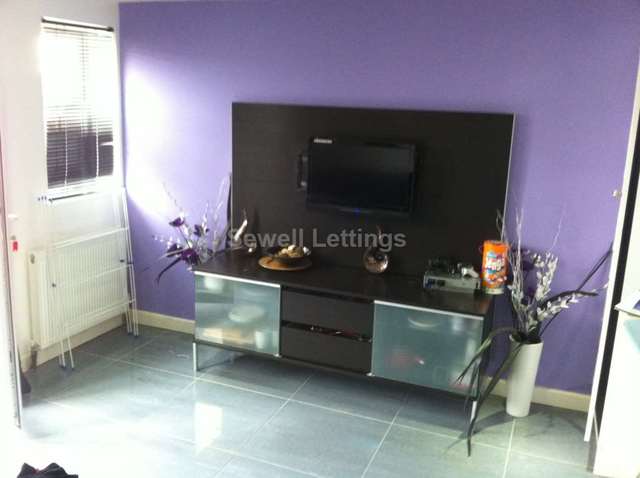  Image of 1 bedroom House Share to rent in George Street Reading RG1 at George Street  Reading, RG1 7NT