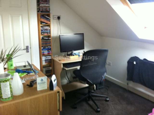 Image of 1 bedroom House Share to rent in George Street Reading RG1 at George Street  Reading, RG1 7NT