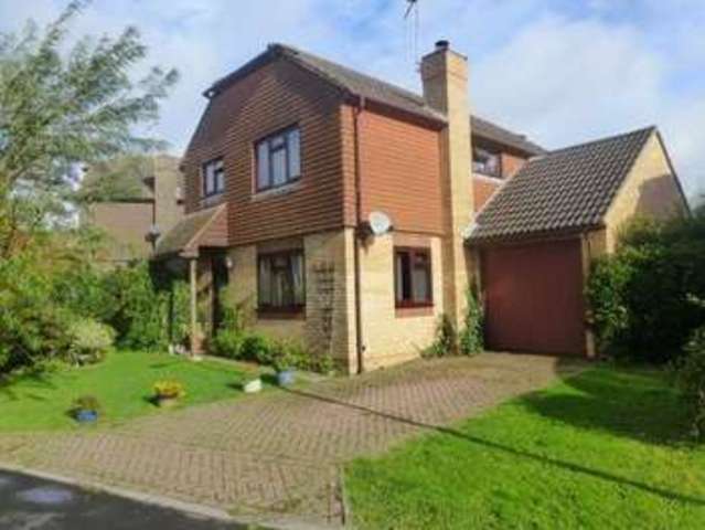  Image of 4 bedroom Detached house for sale in Gilbert Way Hailsham BN27 at Hailsham, BN27 3TW