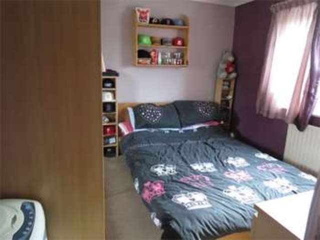  Image of 4 bedroom Detached house for sale in Gilbert Way Hailsham BN27 at Hailsham, BN27 3TW
