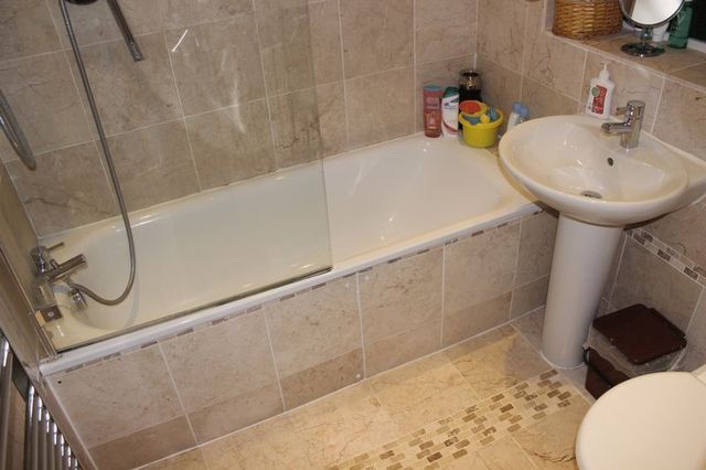  Image of 4 bedroom Semi-Detached house to rent in Girton Avenue London NW9 at Girton Avenue  London, NW9 9UD