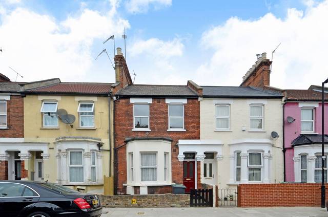  Image of 1 bedroom Flat for sale in Gladesmore Road London N15 at Gladesmore Road  Harringay, N15 6TL