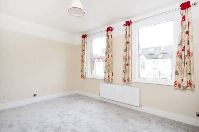  Image of 1 bedroom Flat for sale in Gladesmore Road London N15 at Gladesmore Road  Harringay, N15 6TL