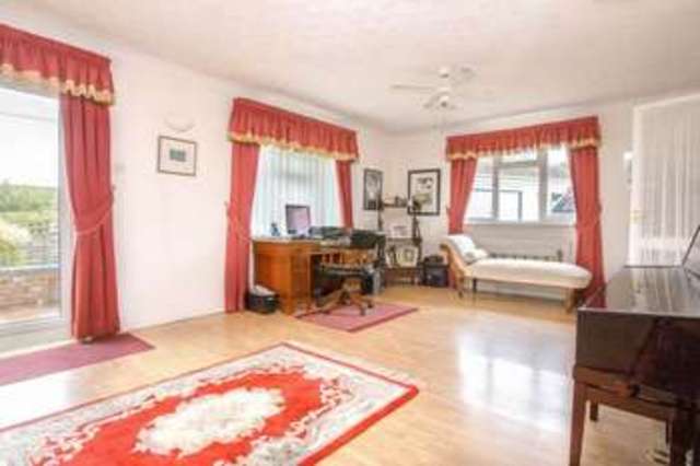  Image of 3 bedroom Detached house for sale in Glamorgan Road Catherington Waterlooville PO8 at Glamorgan Road  Catherington, PO8 0TR