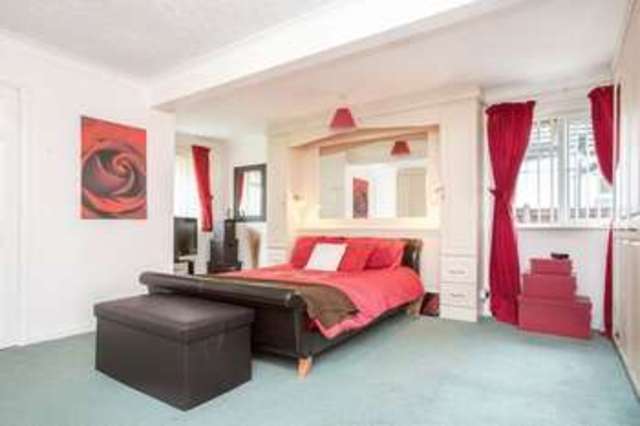  Image of 3 bedroom Detached house for sale in Glamorgan Road Catherington Waterlooville PO8 at Glamorgan Road  Catherington, PO8 0TR