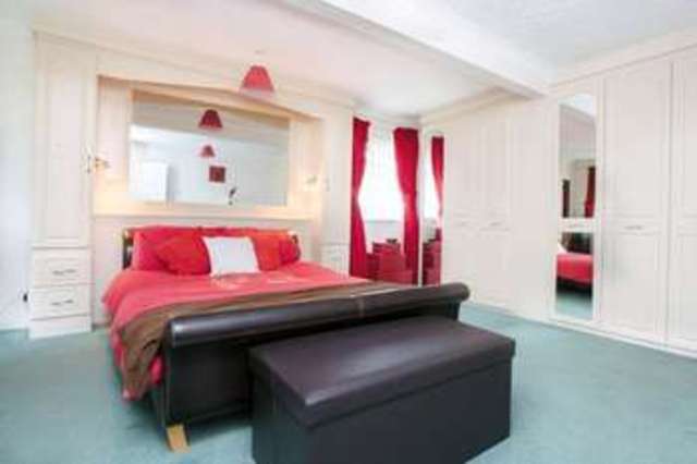  Image of 3 bedroom Detached house for sale in Glamorgan Road Catherington Waterlooville PO8 at Glamorgan Road  Catherington, PO8 0TR