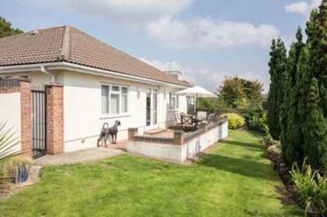  Image of 3 bedroom Detached house for sale in Glamorgan Road Catherington Waterlooville PO8 at Glamorgan Road  Catherington, PO8 0TR
