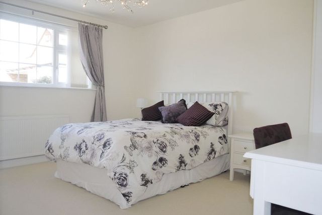  Image of 3 bedroom Bungalow for sale in Glebe Road Queniborough Leicester LE7 at Glebe Road  Queniborough, LE7 3FH