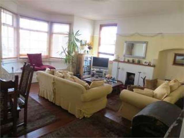  Image of 5 bedroom Apartment for sale in Glendale Gardens Leigh-on-Sea SS9 at Glendale Gardens Leigh on sea Leigh-on-Sea, SS9 2AY