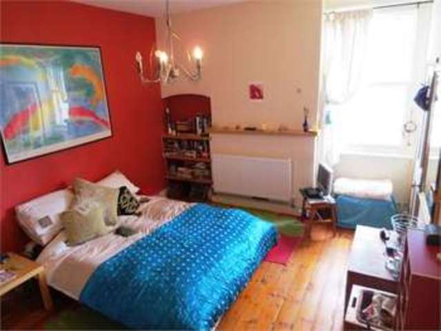  Image of 5 bedroom Apartment for sale in Glendale Gardens Leigh-on-Sea SS9 at Glendale Gardens Leigh on sea Leigh-on-Sea, SS9 2AY
