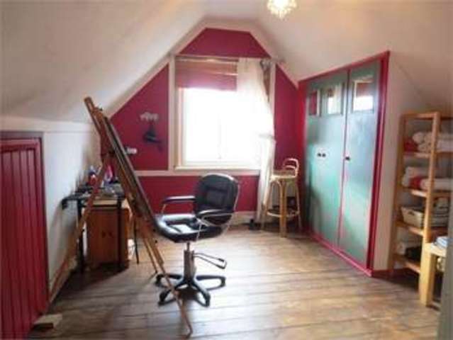  Image of 5 bedroom Apartment for sale in Glendale Gardens Leigh-on-Sea SS9 at Glendale Gardens Leigh on sea Leigh-on-Sea, SS9 2AY