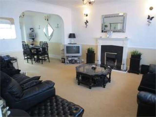  Image of 3 bedroom Terraced house for sale in Glendale Gardens Leigh-on-Sea SS9 at Glendale gardens Leigh on sea Leigh-on-Sea, SS9 2AS