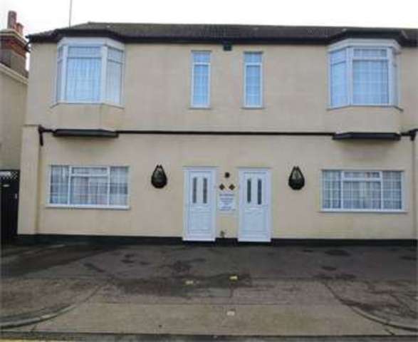  Image of 3 bedroom Terraced house for sale in Glendale Gardens Leigh-on-Sea SS9 at Glendale gardens Leigh on sea Leigh-on-Sea, SS9 2AS