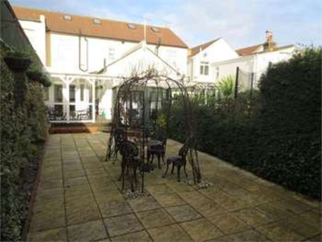  Image of 3 bedroom Terraced house for sale in Glendale Gardens Leigh-on-Sea SS9 at Glendale gardens Leigh on sea Leigh-on-Sea, SS9 2AS
