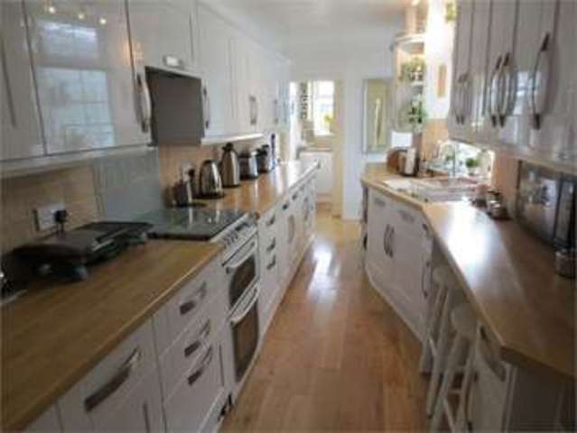 Image of 3 bedroom Terraced house for sale in Glendale Gardens Leigh-on-Sea SS9 at Glendale gardens Leigh on sea Leigh-on-Sea, SS9 2AS