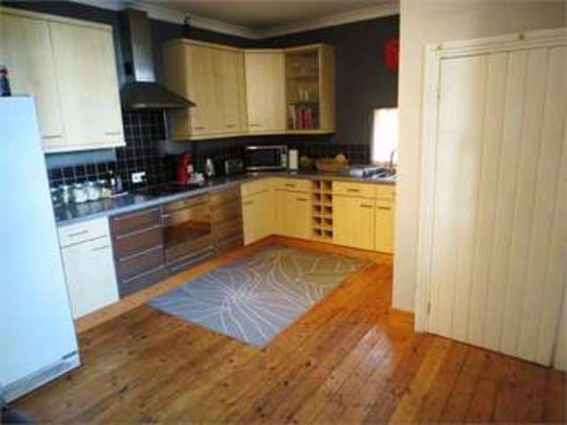  Image of 2 bedroom Apartment for sale in Glendale Gardens Leigh-on-Sea SS9 at Glendale gardens Leigh on sea Leigh-on-Sea, SS9 2AY